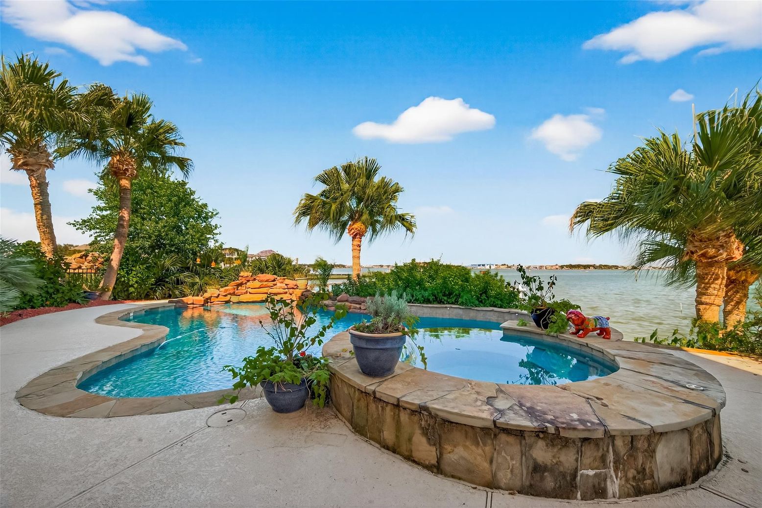 Exterior, Pool, Water