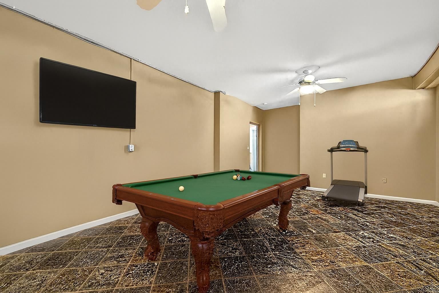 Billiard Table, Game Room, Interior