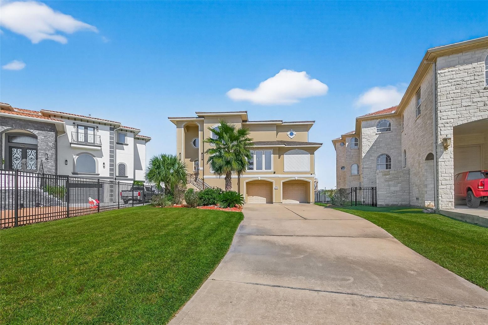 Attached, Exterior, Facade, Mediterranean