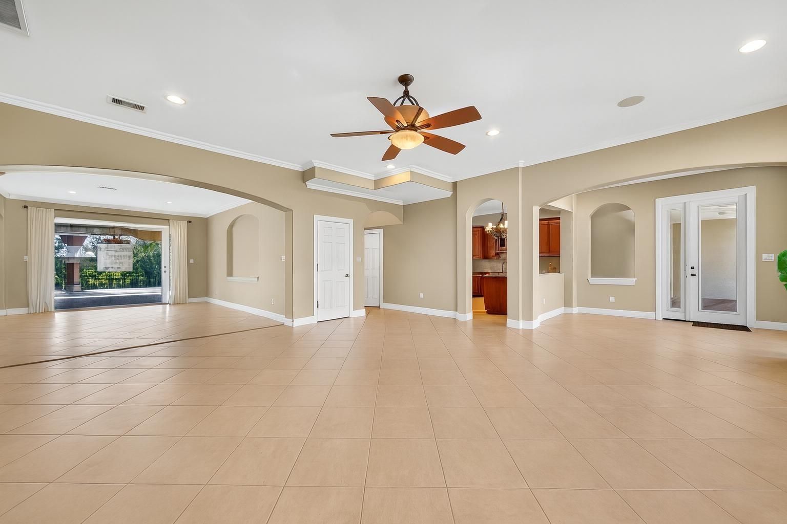 Empty room, Interior, Recessed Lighting