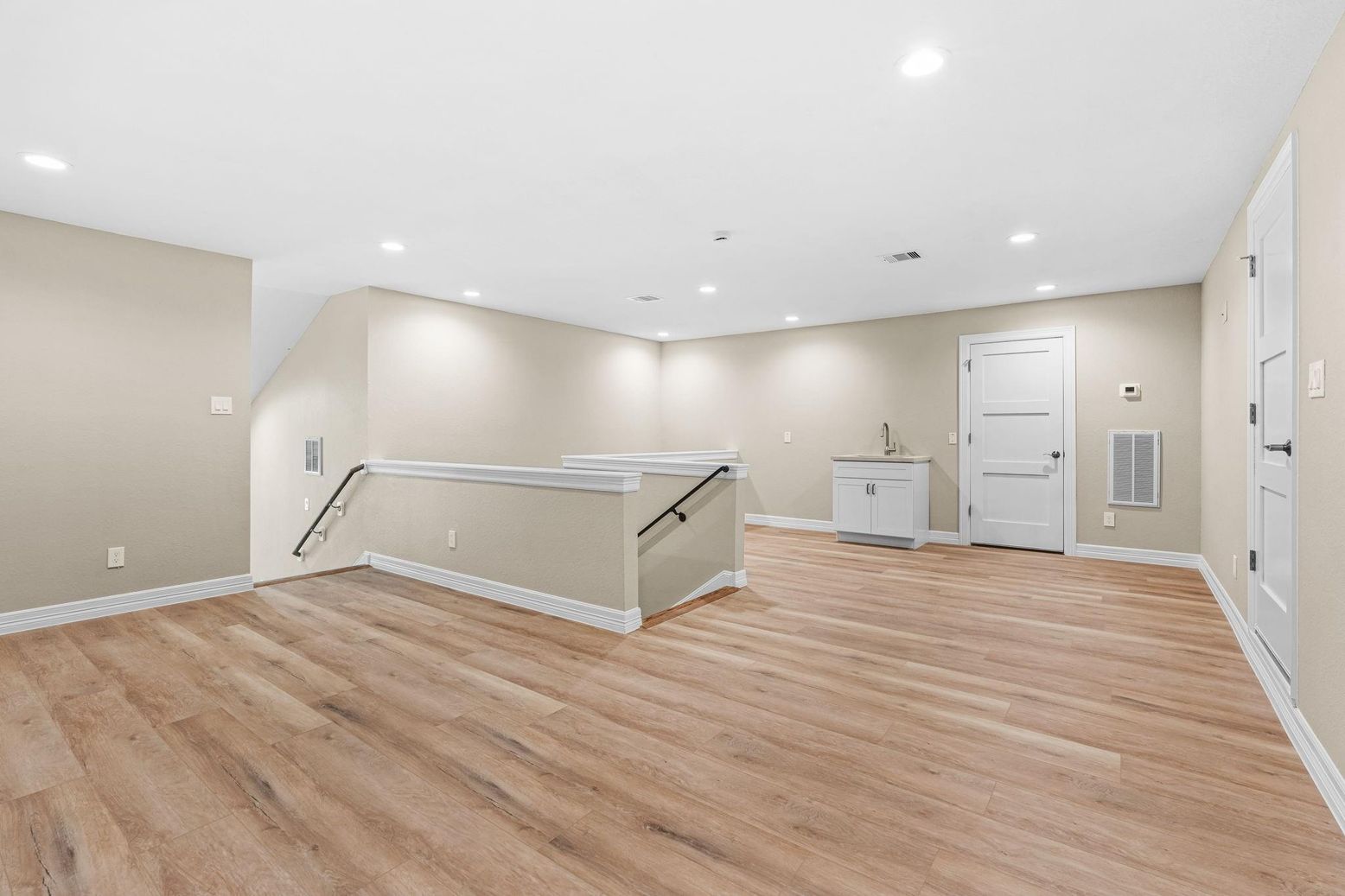 Empty room, Interior, Recessed Lighting, Wood Texture Flooring
