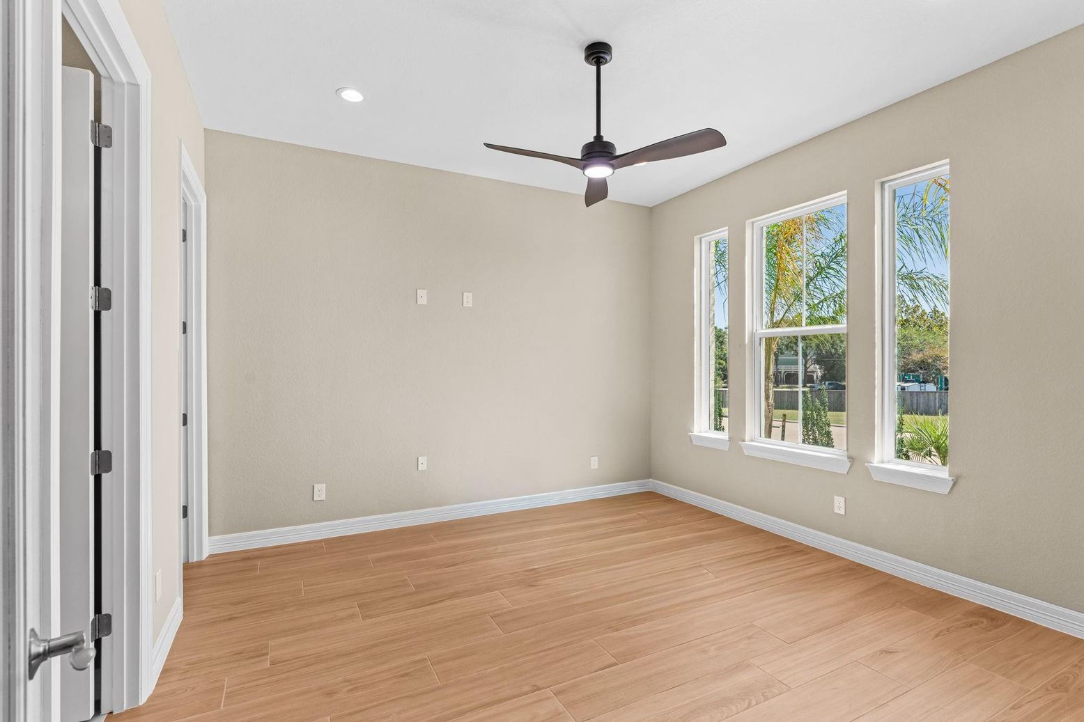 Empty room, Interior, Recessed Lighting, Wood Texture Flooring