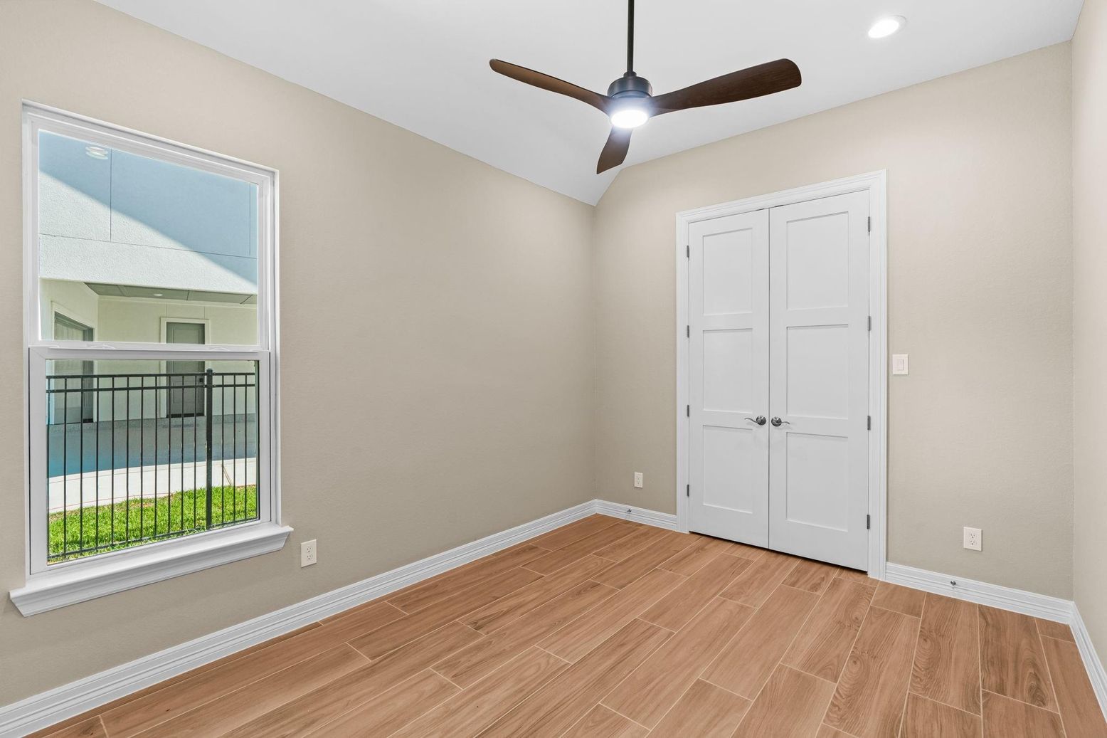 Empty room, Interior, Recessed Lighting, Wood Texture Flooring