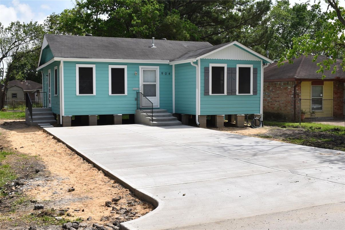 Exterior, Facade, Cape Cod