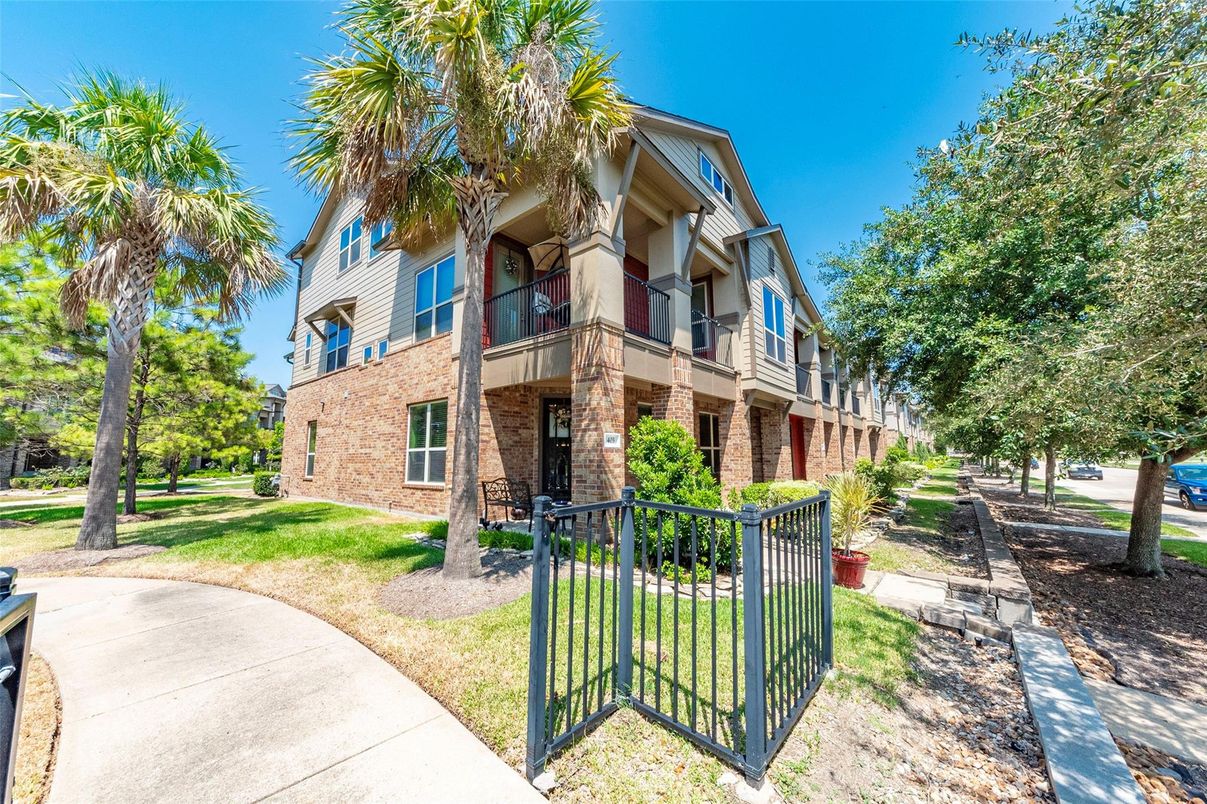 Exterior, Facade, Brick Facade, Queen Anne Victorian