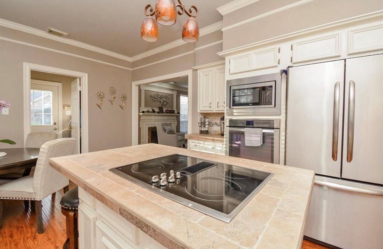 Dining room, Interior, Kitchen, Tile Countertops, Wood Texture Flooring