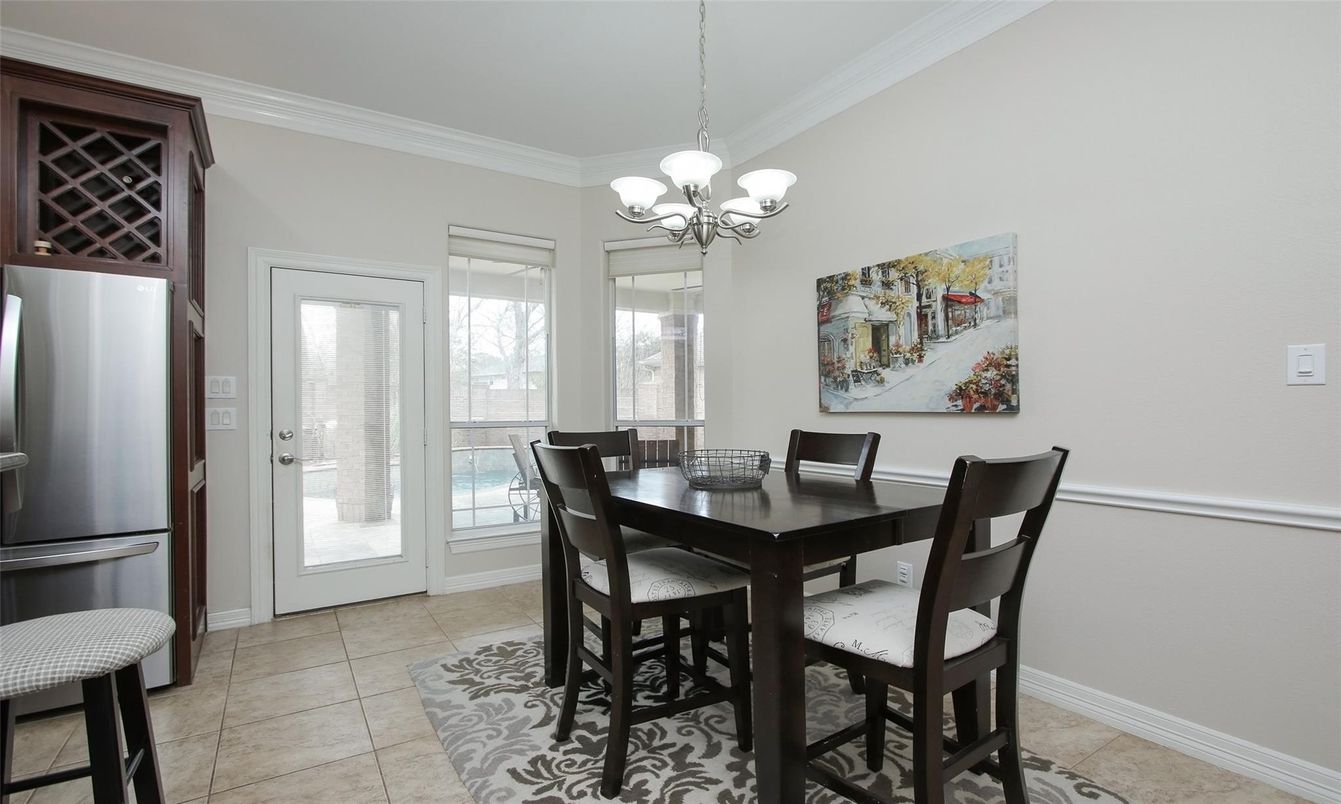 Chandelier, Dining room, Interior