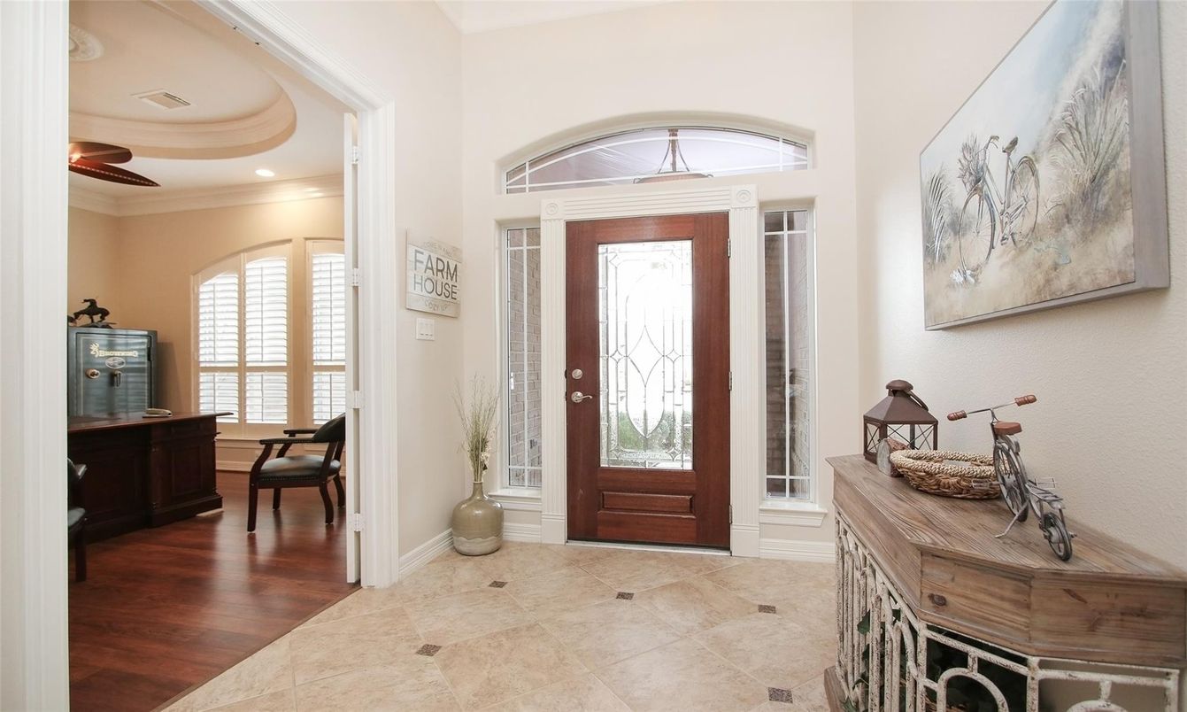 Interior, Recessed Lighting, Wood Texture Flooring