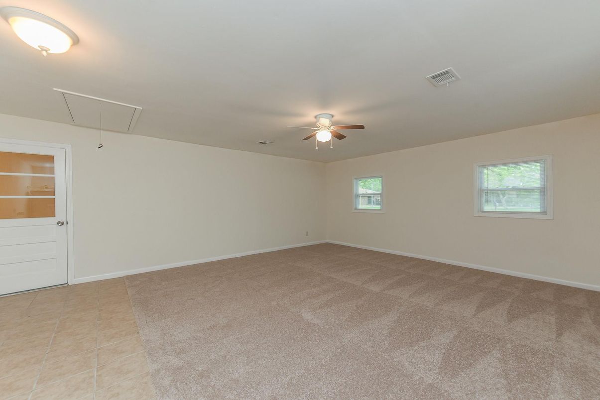 Empty room, Interior