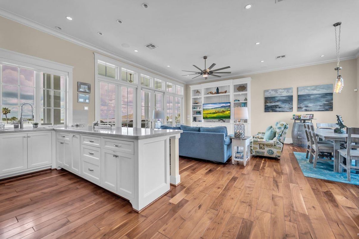 Dining room, Interior, Kitchen, Living room, Pendant Lights, Recessed Lighting, Wood Texture Flooring