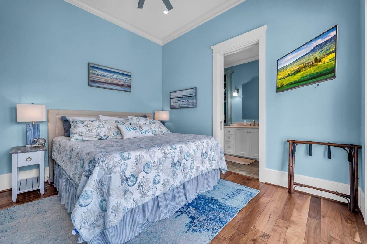 Bedroom, Interior, Recessed Lighting, Wood Texture Flooring