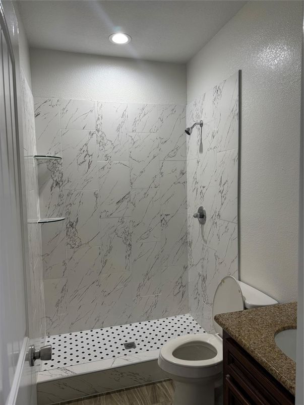 Bathroom, Interior, Marble Walls, Recessed Lighting