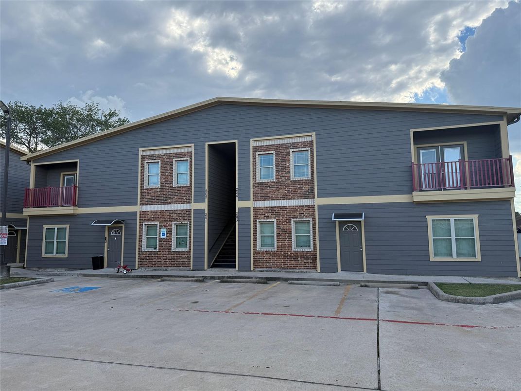 Exterior, Facade, Georgian