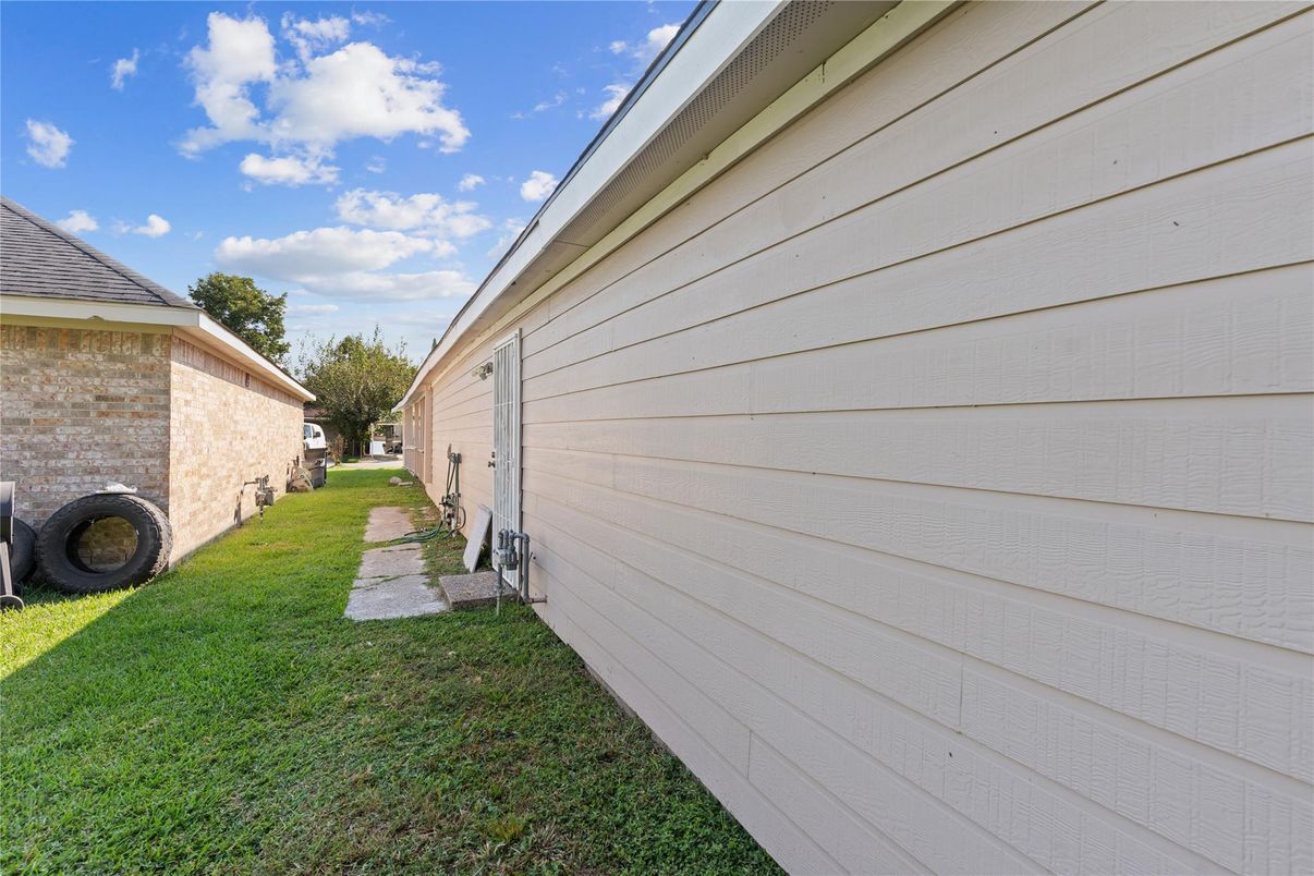 Backyard, Exterior