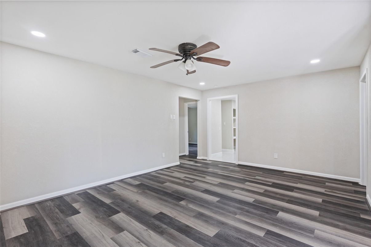 Empty room, Interior, Recessed Lighting, Wood Texture Flooring