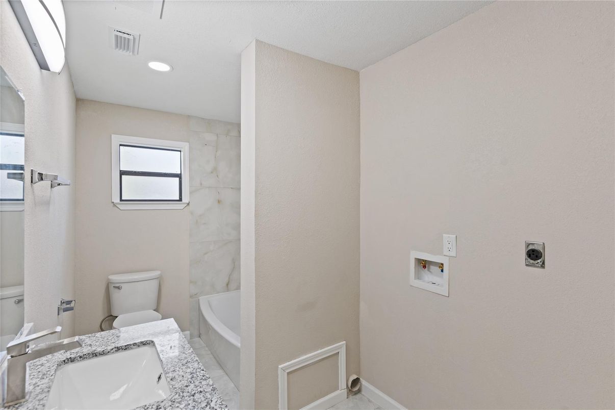 Bathroom, Interior, Marble, Marble Walls, Recessed Lighting