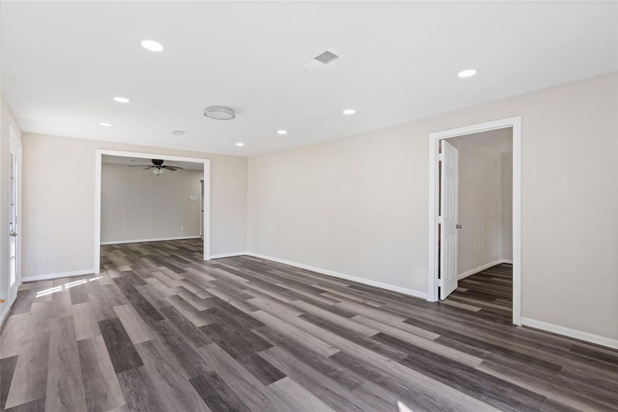 Empty room, Interior, Recessed Lighting, Wood Texture Flooring