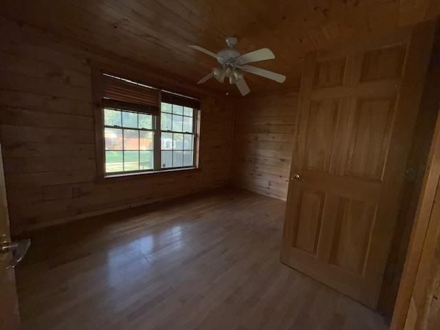 Empty room, Interior, Wooden Ceilings, Wood Texture Flooring, Wooden Walls