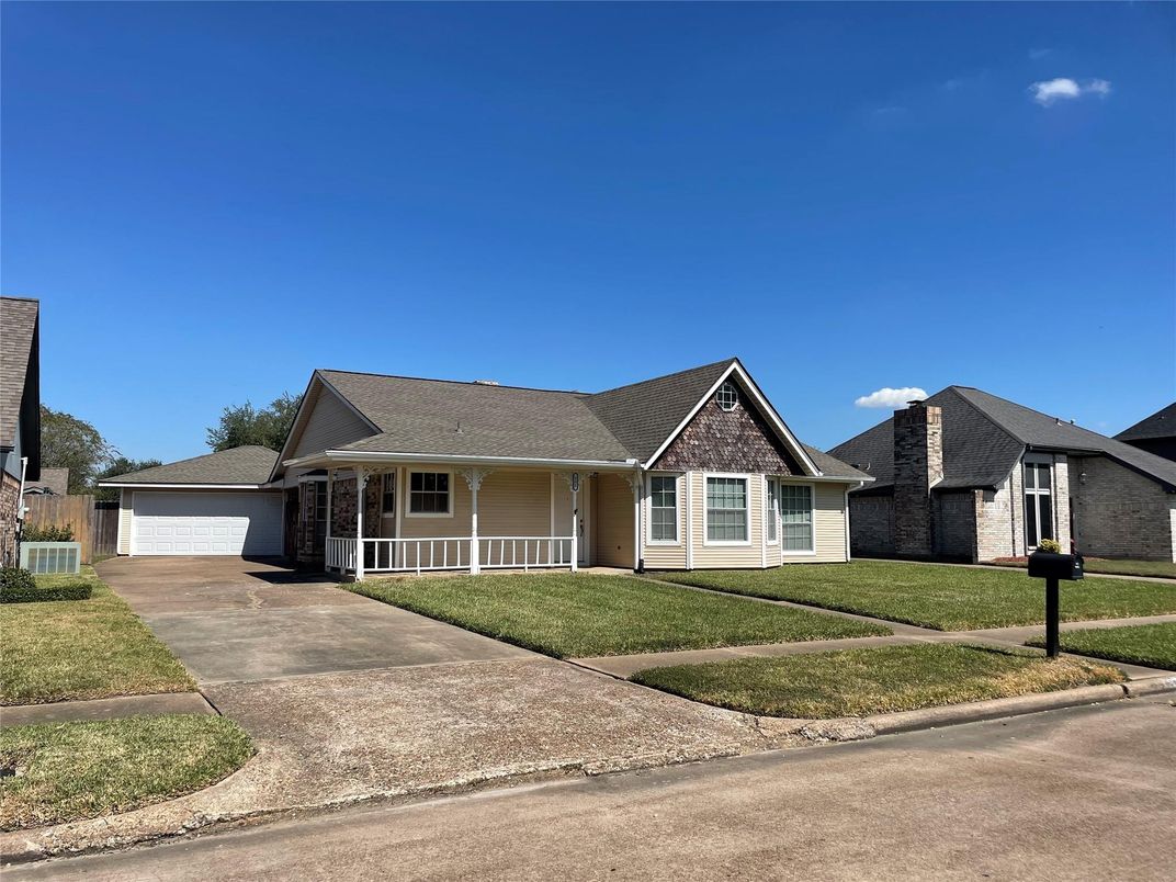 Attached, Detached Garage, Exterior, Facade, Ranch
