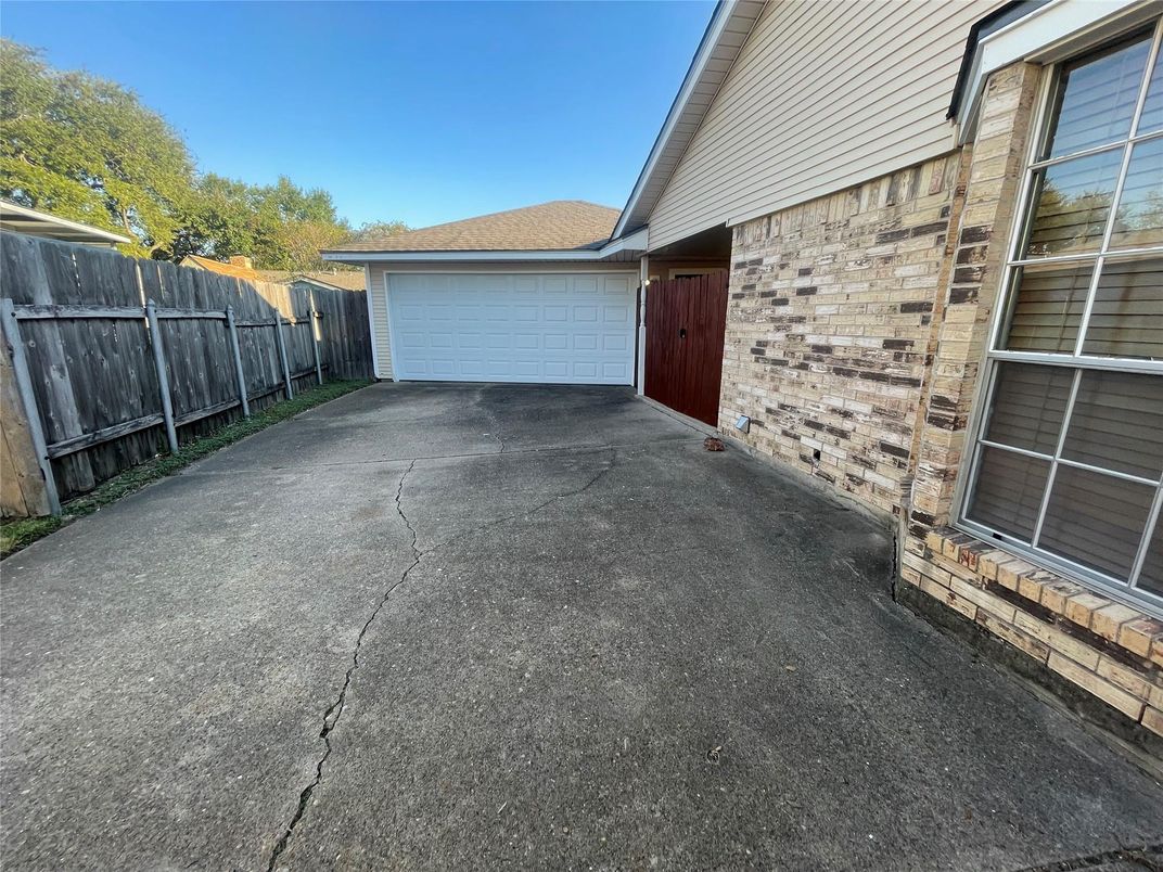 Detached Garage, Exterior