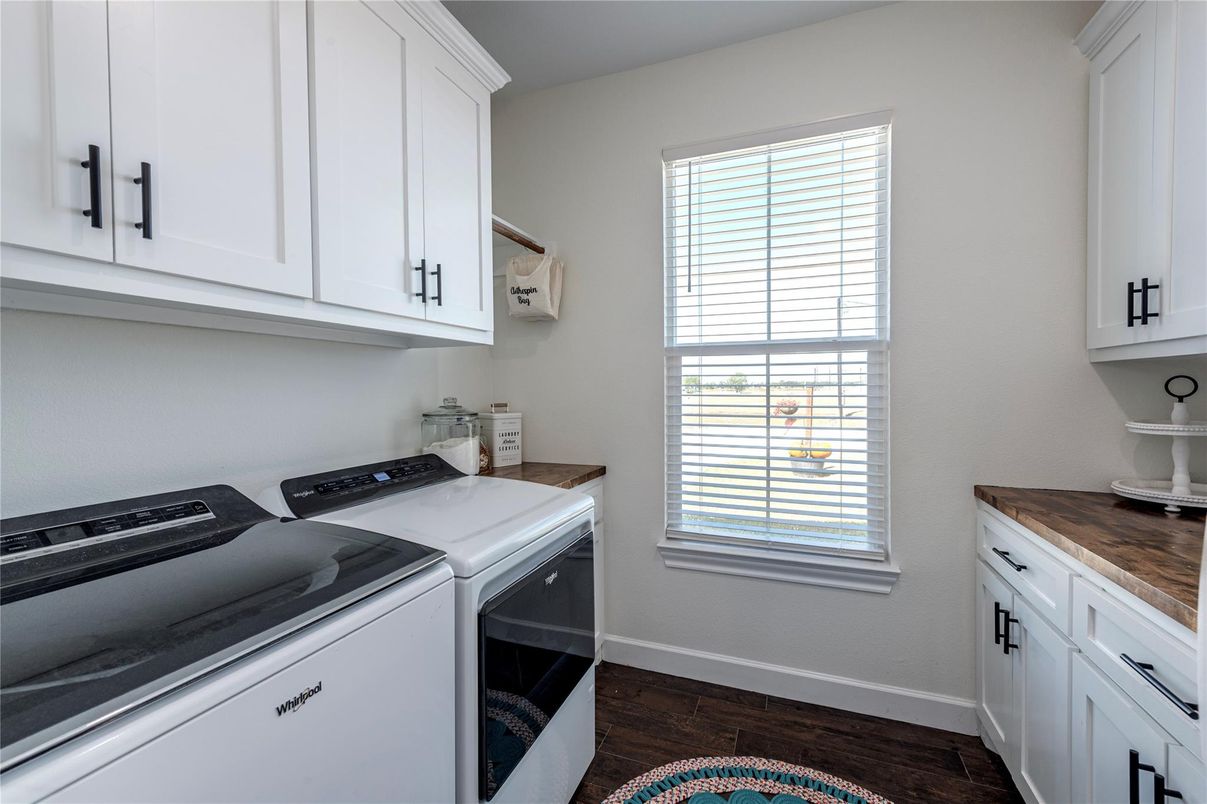 Interior, Washer, Wood Texture Flooring