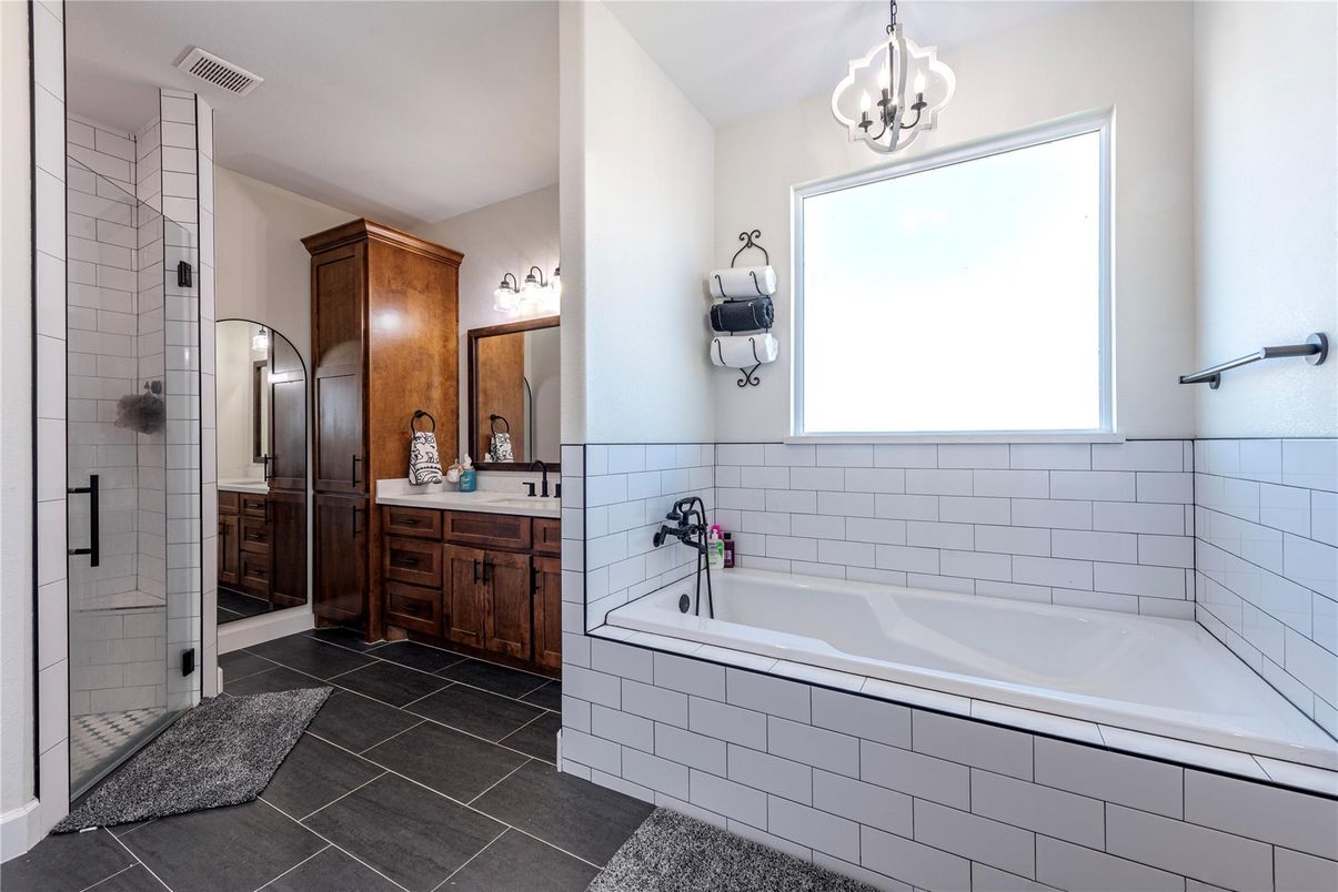 Bathroom, Dual Sink Vanities, Interior