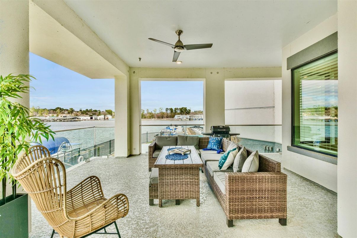 Exterior, Living room, Outdoor Kitchen, Water