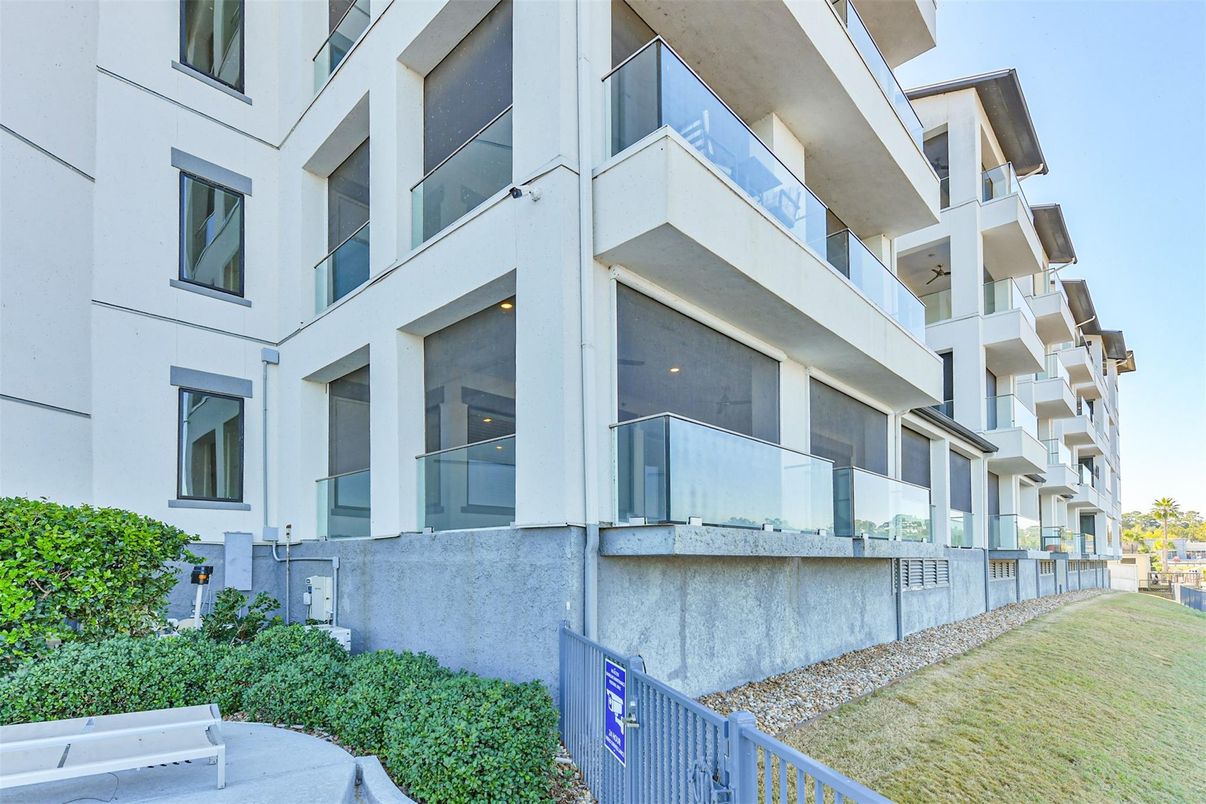 Exterior, Facade, Modern