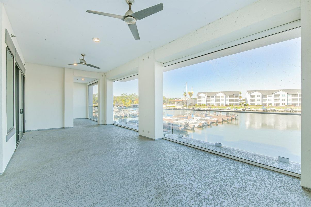 Empty room, Interior, Recessed Lighting, Water
