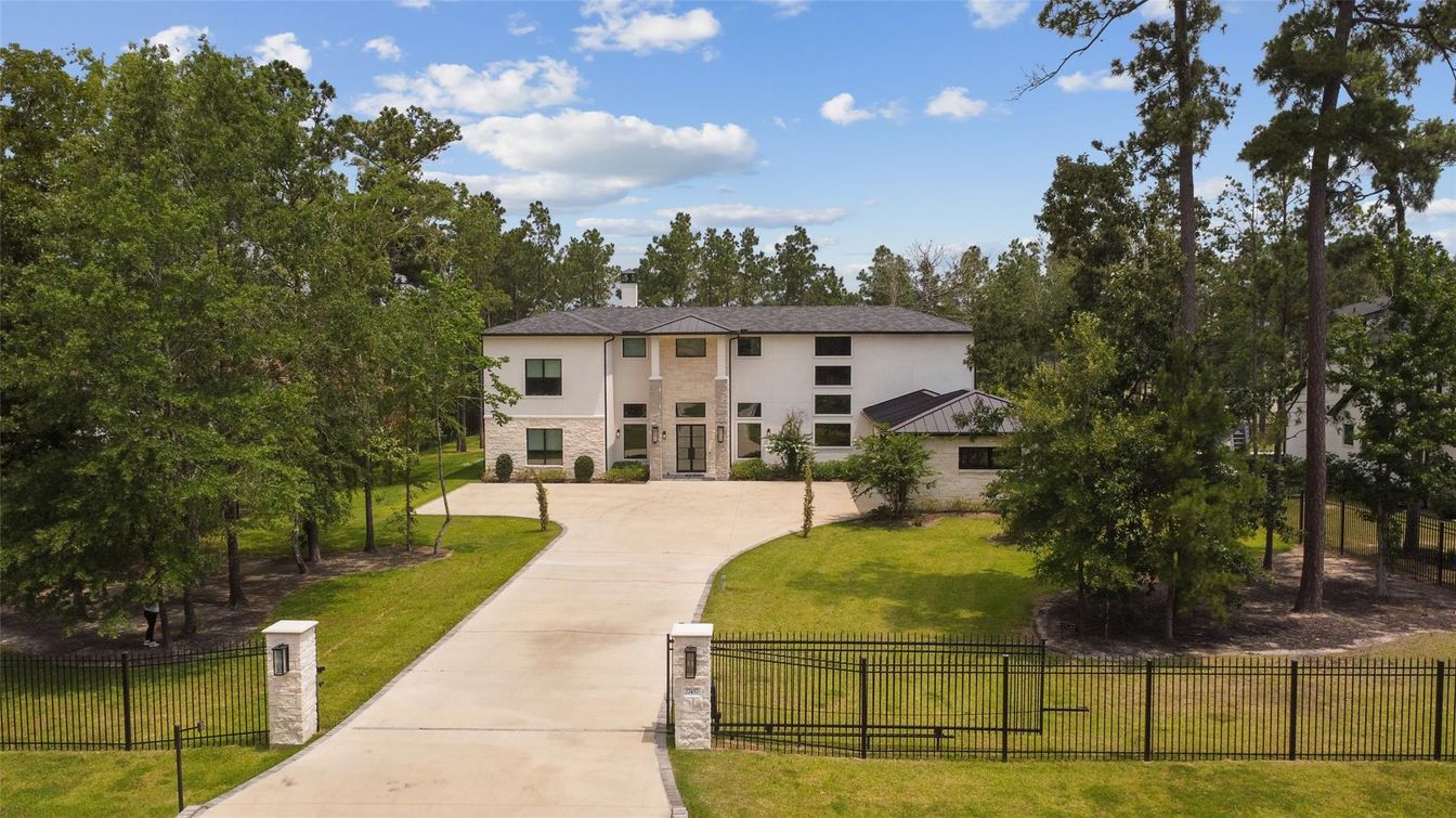 Backyard, Exterior, Facade, Ranch