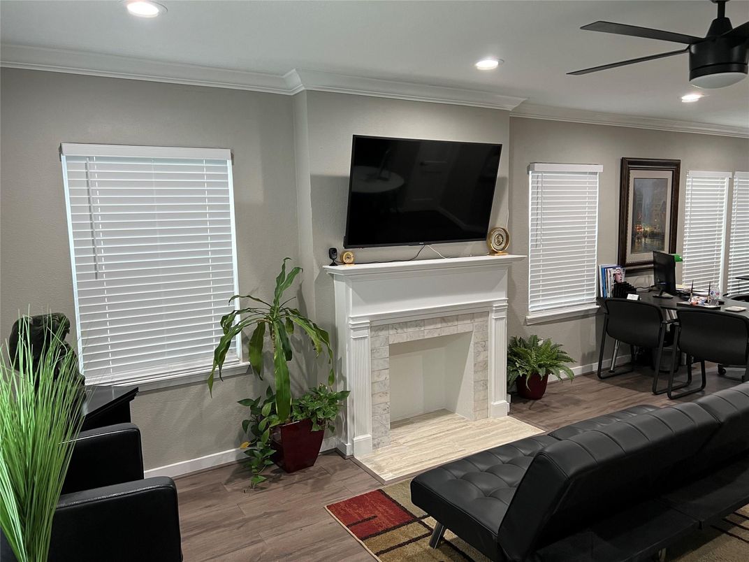 Dining room, Fireplace, Interior, Recessed Lighting, Wood Texture Flooring