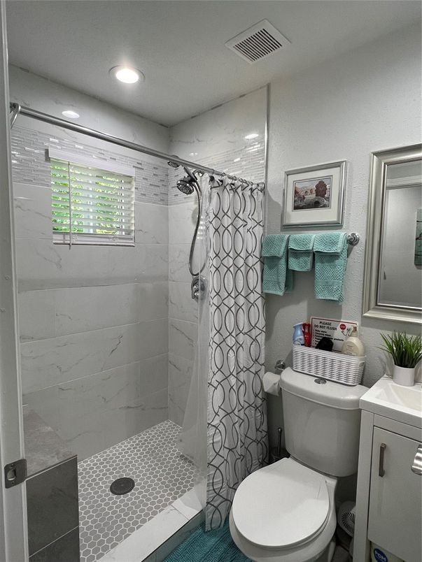 Bathroom, Interior, Marble Walls, Recessed Lighting