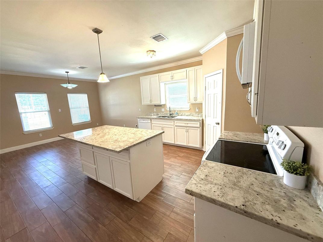 Interior, Kitchen, Pendant Lights, Wood Texture Flooring