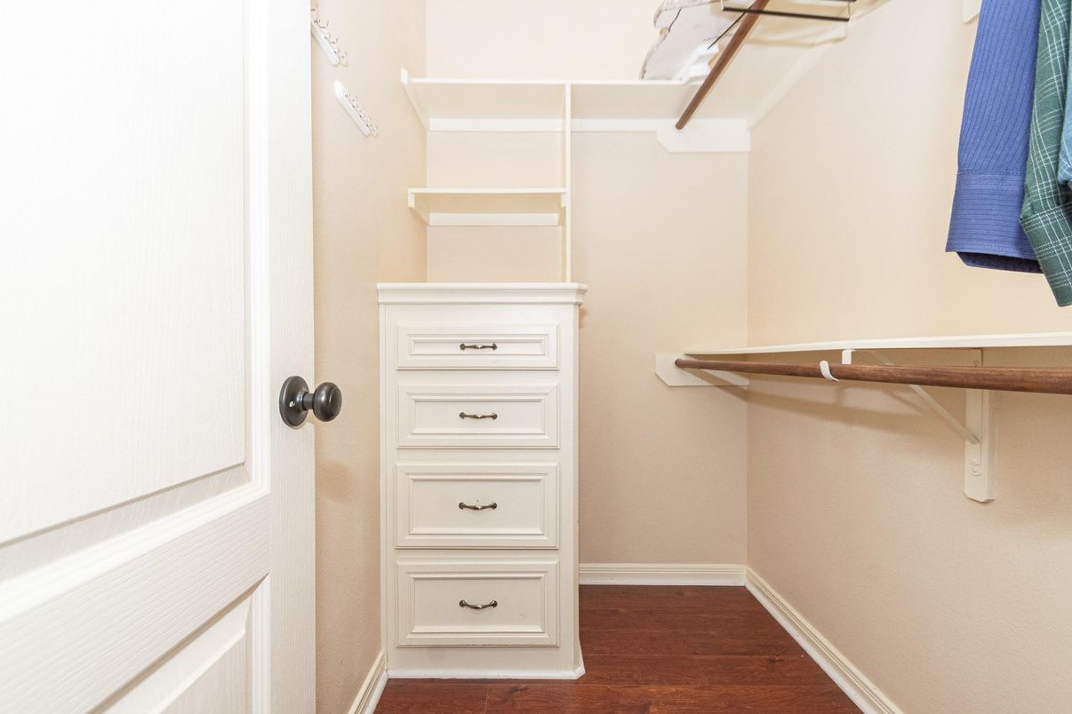 Interior, Walk-in Closets, Wood Texture Flooring