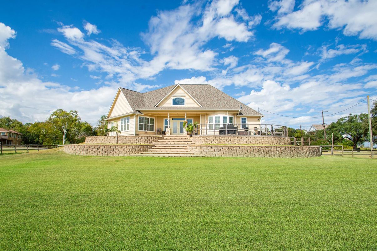 Backyard, Exterior, Facade, Queen Anne Victorian