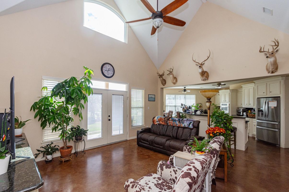 Dining room, Interior, Kitchen, Living room, Stainless Steel Appliances