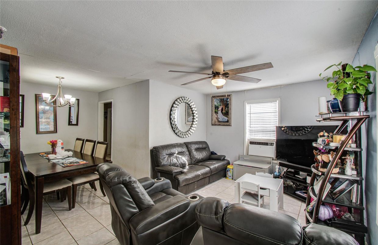 Chandelier, Dining room, Interior, Living room