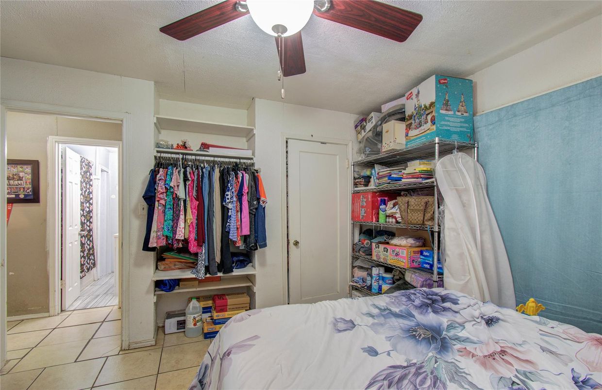 Bedroom, Interior, Walk-in Closets