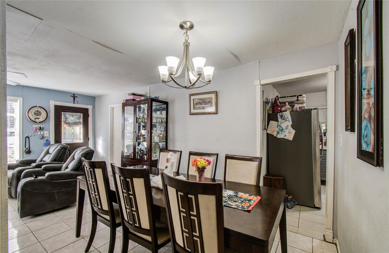 Chandelier, Dining room, Interior, Living room