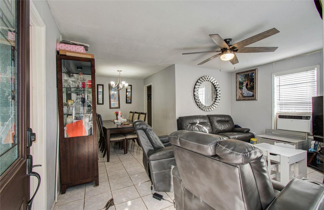 Chandelier, Dining room, Interior, Living room