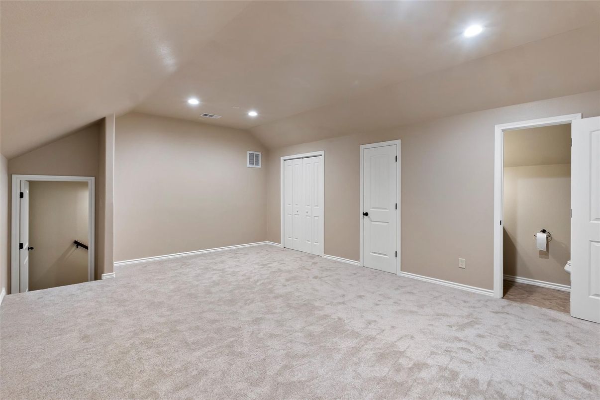 Empty room, Interior, Recessed Lighting