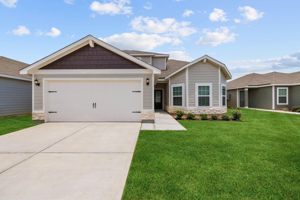 Attached, Exterior, Facade, Ranch