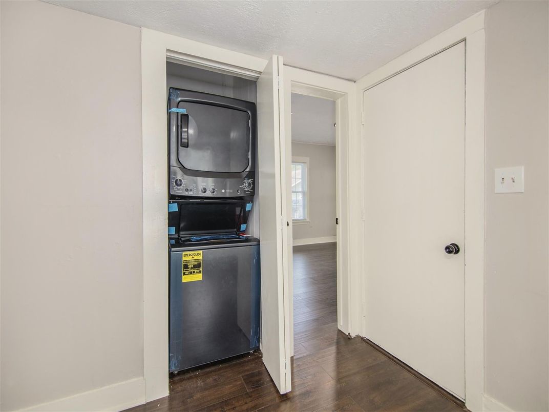 Interior, Utility Closets, Washer, Wood Texture Flooring