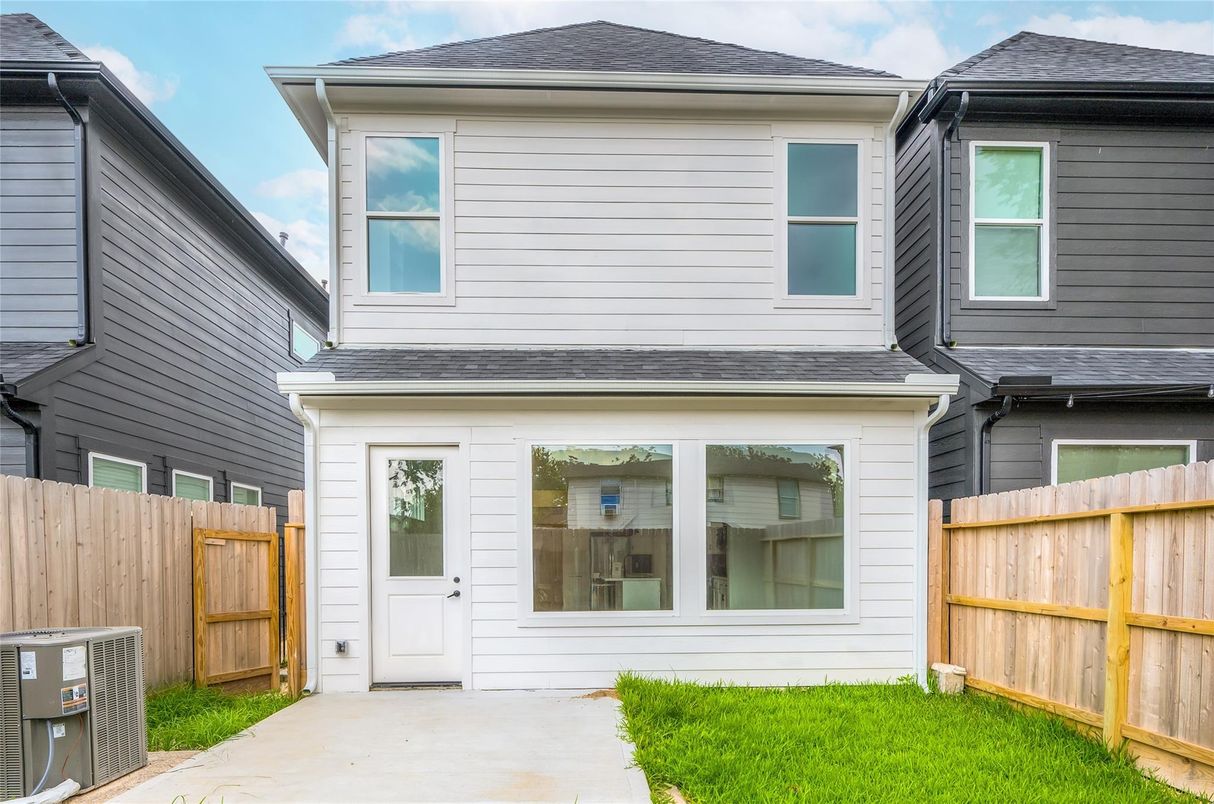 Exterior, Facade, None