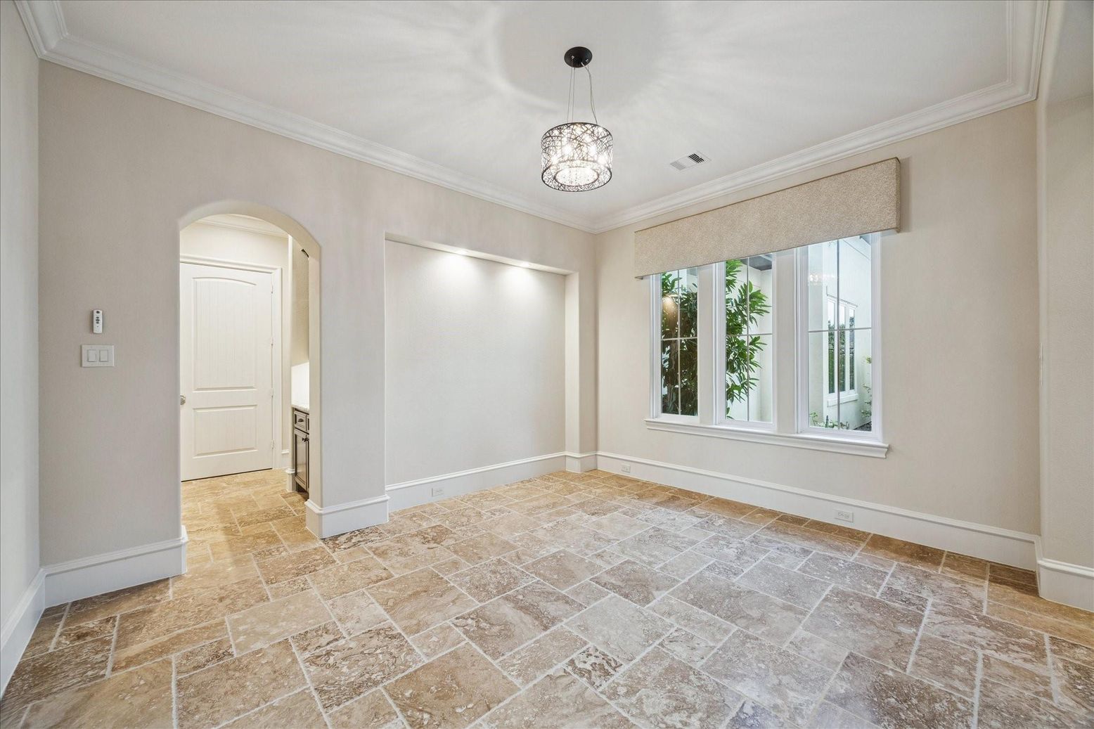 Empty room, Interior, Pendant Lights