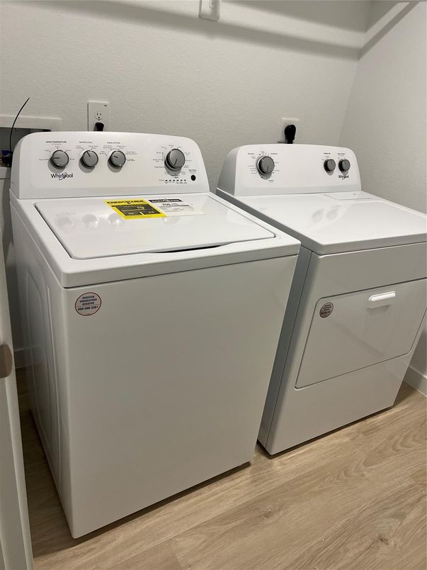 Interior, Washer, Wood Texture Flooring