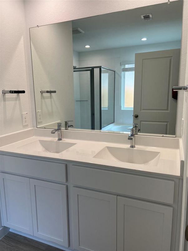 Bathroom, Dual Sink Vanities, Interior, Recessed Lighting