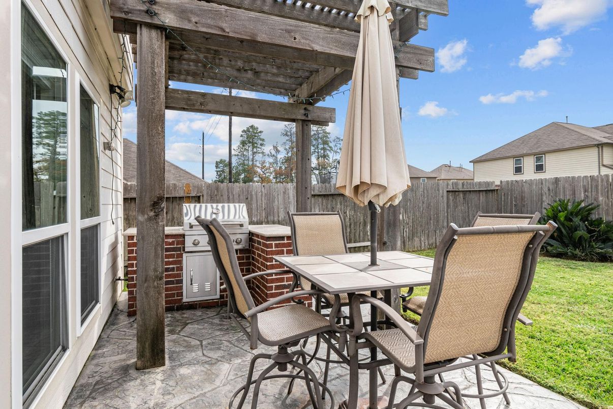 Exterior, Outdoor Kitchen