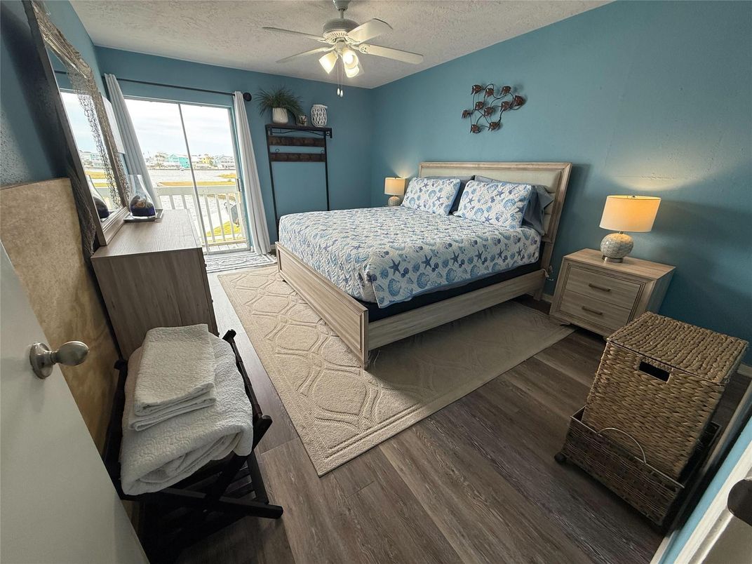 Bedroom, Interior, Water, Wood Texture Flooring