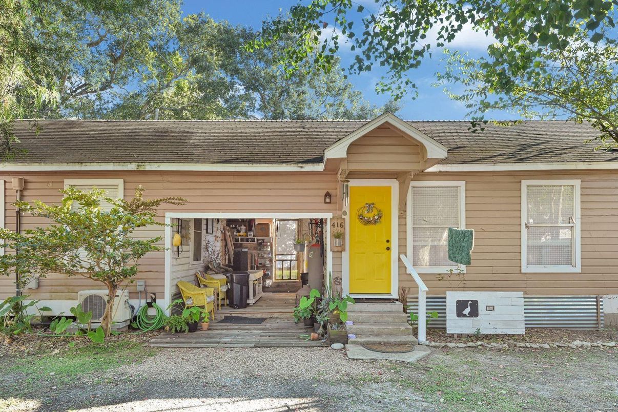 Exterior, Facade, None